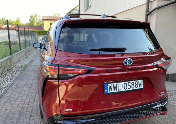 Toyota Sienna cena 230000 przebieg: 52500, rok produkcji 2021 z Zielonka małe 121